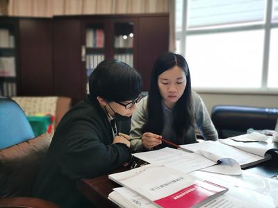 打通法律服務(wù)“最后一公里” 社會(huì)經(jīng)濟(jì)咨詢(xún)服務(wù)的橋梁作用
